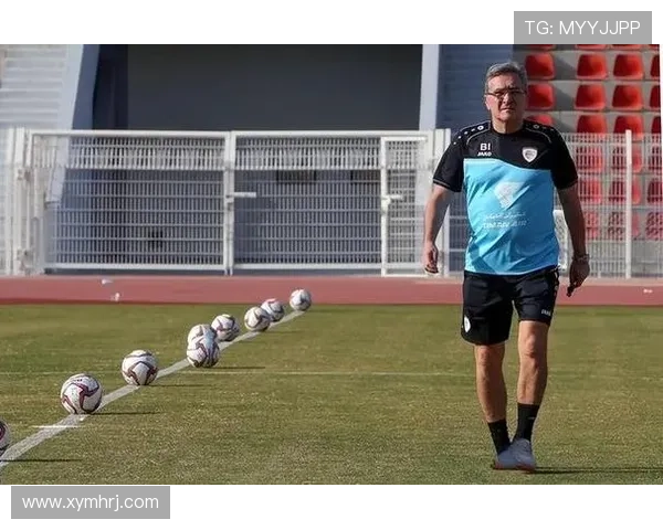 美国足球明星在职场新挑战中展现多才多艺的打工经历与人生启示